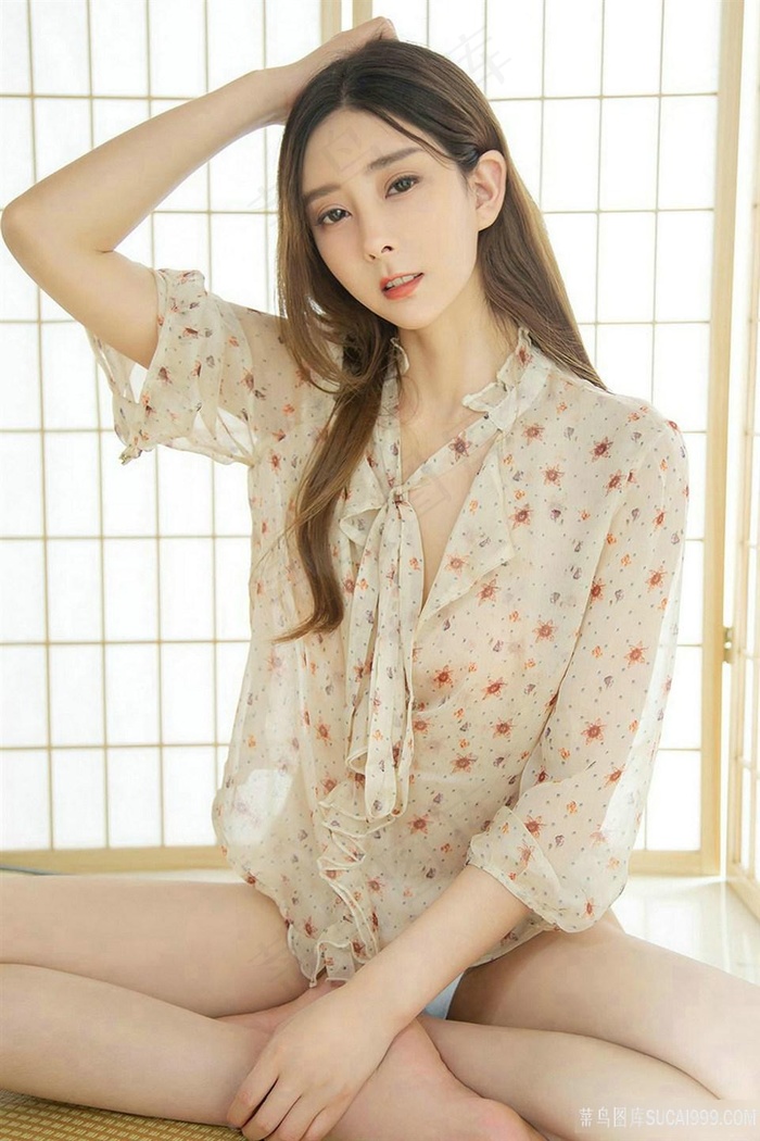 超深V美女大胸